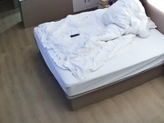 大学城俩老情人出来开房约炮 进来就洗澡 洗完就直接开始干了 动作熟练生怕浪费时间 干完就退房