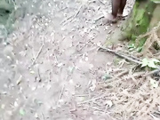 原始森林内与小姨子户外野战高难度姿势面对面操逼抓着丰满的翘臀操到喷水！