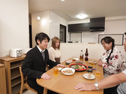 ROYD-308 おチンチン舐めてあげるから恋人のフリしてっ！早く結婚しろとうるさい両親を  竹内有紀 - 1of5