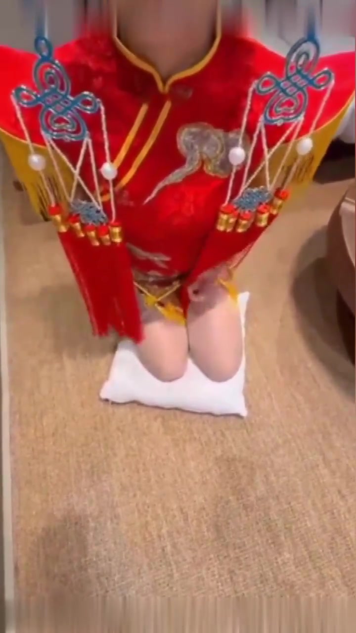 乱伦亲姐-让姐姐穿上制服丝袜激情乱伦性爱