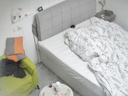 公寓酒店花臂男酒店猛操长发美女 还对着镜子自拍留念 还让美女换上女仆满足男人的淫癖 (1)