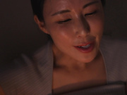 ROE-480 オマ○コを照らして誘惑するマッチ売りの人妻 水野優香 - 1of5