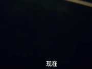 接妹妹放学，在学校大门口的石凳上扒光开操，内射