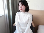 【短发超清纯初恋女友】像刚谈恋爱的感觉，好害羞！前戏做足 各种舌吻舔遍她全身 水就来了！内射蝴蝶嫩逼