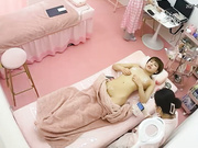 黑客破解美容整形诊所监控偷拍❤️两个贫乳靓妹做丰胸手术医生准备从臀部和阴部附近抽脂
