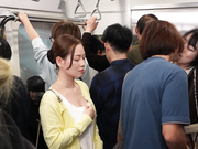 DANDYA-036 「おばさんの私に触られて勃っちゃう君が悪いんだよ」彼女が隣にいても構わずイケメン ,, 岬ひかり 平岡里枝子 森下美緒 - 1of5