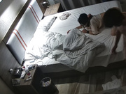 酒店偷拍 狼头纹身仔跟女朋友开房 一边操还一边录视频 操起来像电动小马达 完整无水原版12