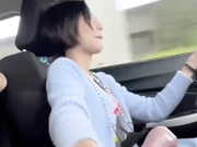 猎奇：女司机边开车边帮小男友打飞机撸管！这才是速度与激情呀！