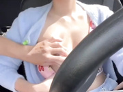 猎奇：女司机边开车边帮小男友打飞机撸管！这才是速度与激情呀！