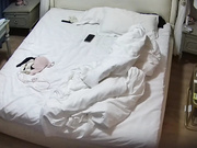 公寓酒店 大学生模样的情侣 女生直接先掏档 男人进洞前先喷延时喷雾 现在人战斗力都是靠外力了呀2