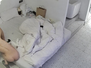 流出酒店偷拍❤️搞笑年轻情侣男友穿上吊带黑丝和情趣内衣女友做爱越战越勇