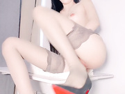 【火爆小姨子】   ⏪肛交细挑身材⏩苗条高挑模特身材~空姐制服丝袜诱惑~站立后入肛交淫叫不断 (2)