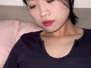 在孩子面前被扛肩无套猛插高潮连连秒变听话小母狗