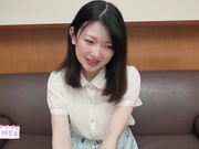 超甜美的19岁白瘦幼萝莉，身体很敏感，舔哪她都受不了，太紧了艰难地插进去