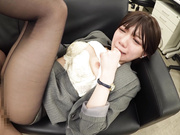 SMOK-038 【吸うやつセクハラ】残業中のオフィスで二人きり、ゴリラ系上司に早漏敏感クリトリスを吸引調教され続け足腰 ,,, 日向由奈 - 2of5