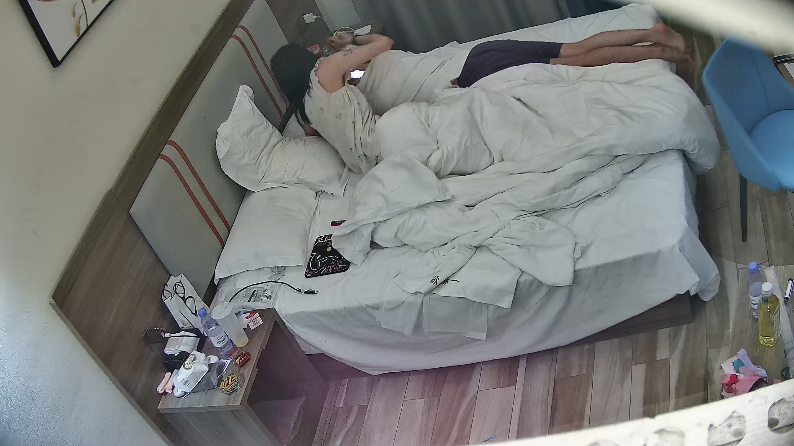 民宿酒店小情侣连住三天 各种姿势轮着来操 女人也是社会姐 大面各纹身犹如BUFF加成 男人打桩更卖力19
