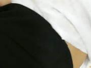 隔壁的小少妇真闷骚一起喝点酒就好想要，露脸躺床上让玩逼20年的手速把她弄到高潮喷水，大鸡巴插入叫的骚